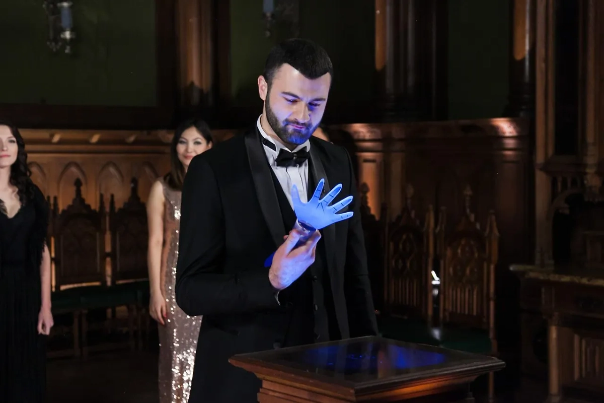 Новый участник шоу "Холостяк" — медиум Константин Гецати. Фото © VK / gecatiofficial