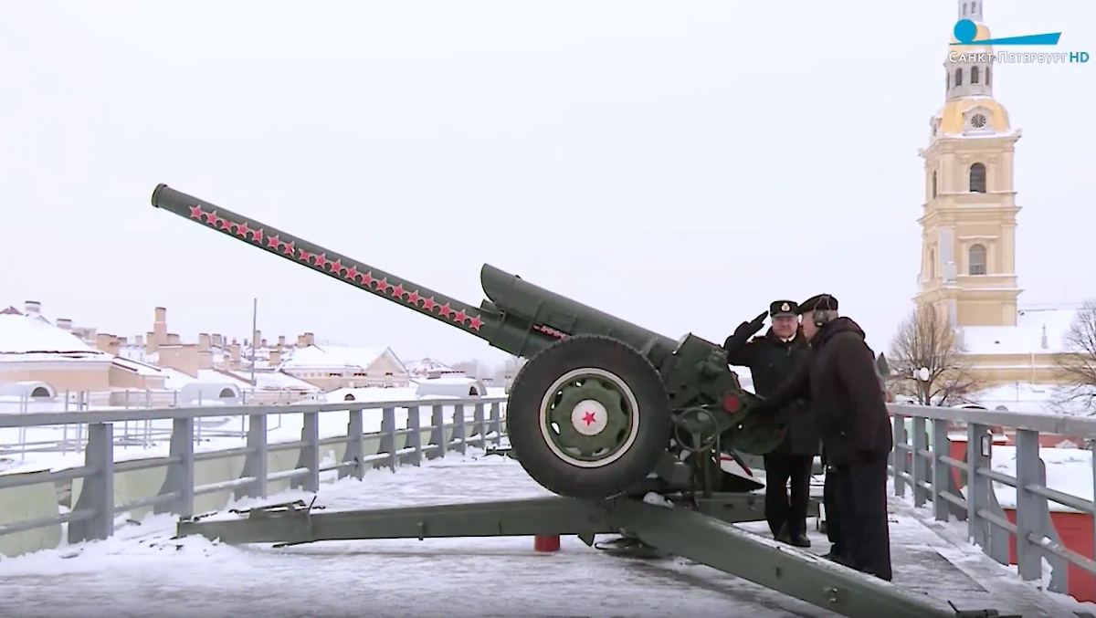 В Петербурге произвели выстрел из пушки в годовщину прорыва блокады Ленинграда. Обложка © Телеканал "Санкт-Петербург"
