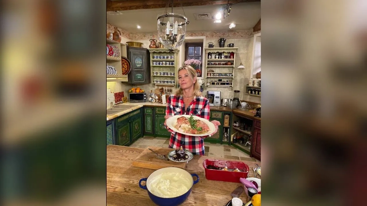 Юлия Высоцкая. Обложка © t.me / Юлия Высоцкая Official