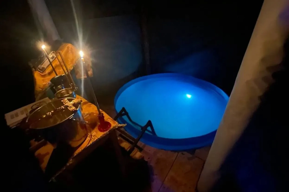 На Херсонском направлении бойцы ВС РФ сделали и замаскировали купель на Крещение. Обложка © t.me / За други своя. Помощь Южному фронту