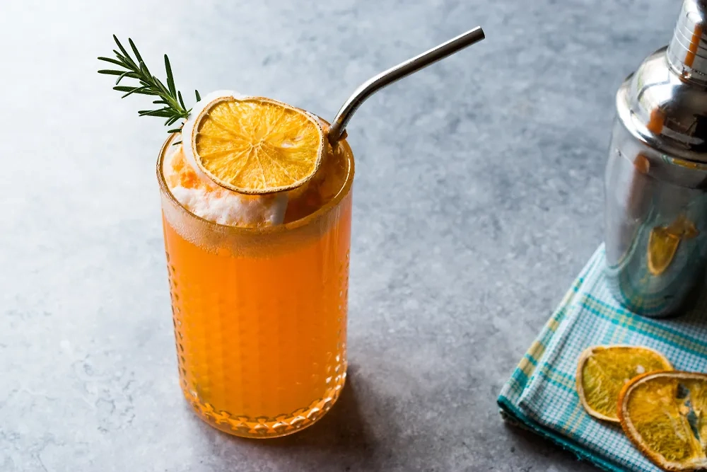 3 января отмечается День рождения соломинки для коктейлей. Фото © Shutterstock