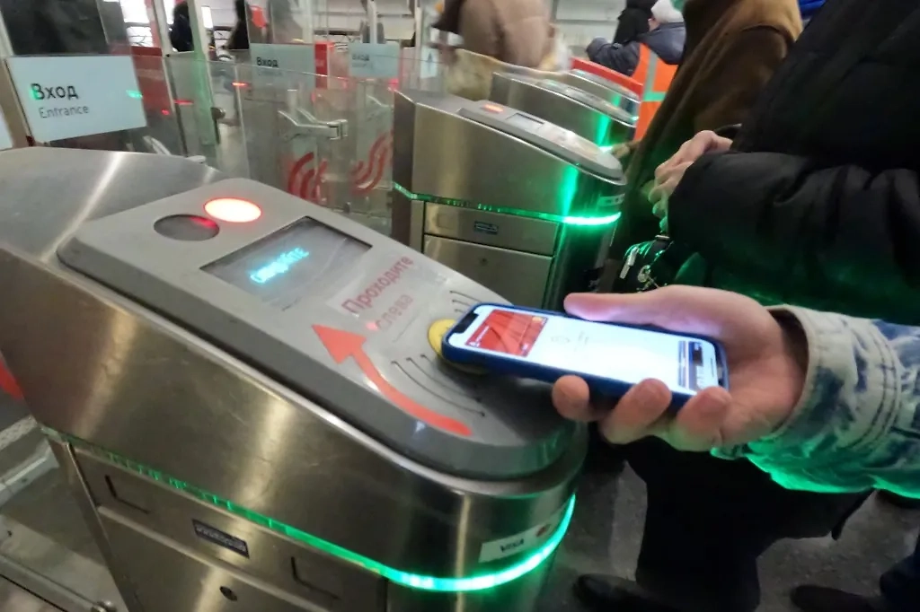 Оплата прохода в метро. Обложка © ТАСС / Михаил Терещенко