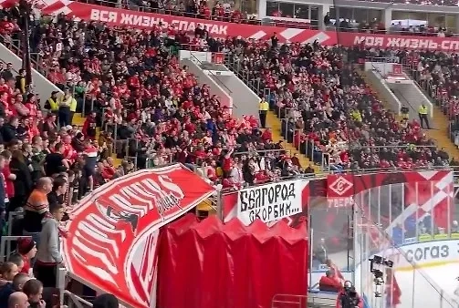 Фанаты "Спартака" вывесили баннер в память о погибших белгородцах. Обложка © Instagram (соцсеть запрещена в РФ; принадлежит корпорации Meta, которая признана в РФ экстремистской) / spartak_hc