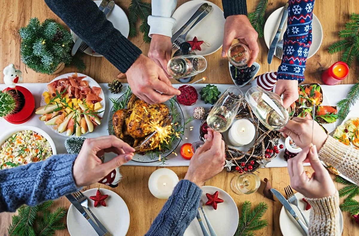 В Щедрый вечер стол должен быть богатым: это привлечёт благополучие и изобилие на весь год. Фото © timolina / freepik