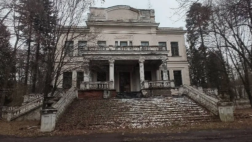 Дача Сталина в Липках-Алексеевском. Обложка © Wikipedia / Yourez