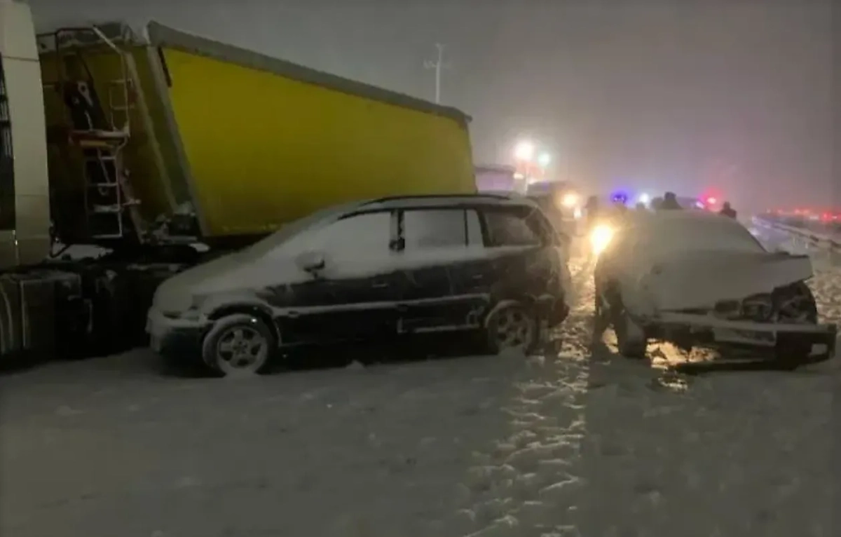 В Армении столкнулось 17 автомобилей. Фото © Facebook (заблокирован в РФ, принадлежит компании Meta, признанной в РФ экстремистской организацией) / МВД Армении