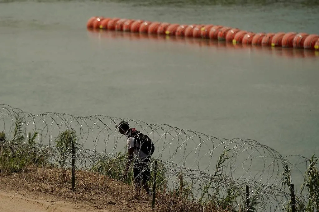Плавучий барьер на реке Рио-Гранде в Техасе на границе США с Мексикой. Обложка © ТАСС / AP / Eric Gay