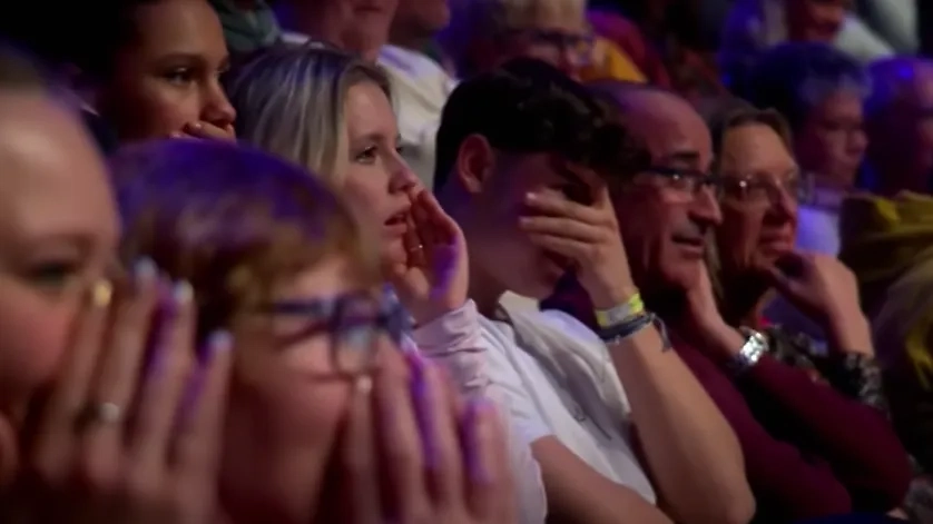 Реакция зрителей в зале на выступление Беатрис говорила сама за себя. Кадр из видео © YouTube/ Das Supertalent