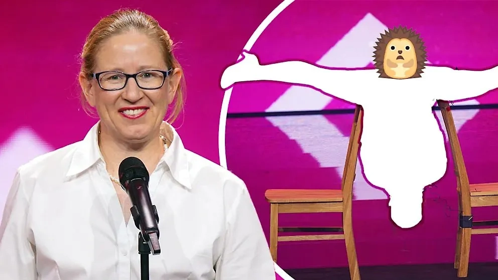 Беатрис Маккуиф выглядит как обычный врач, но у неё есть большой секрет, с которым женщина пришла на шоу талантов. Коллаж © Официальный телеграм-канал "BILD на русском"/ YouTube/ Das Supertalent