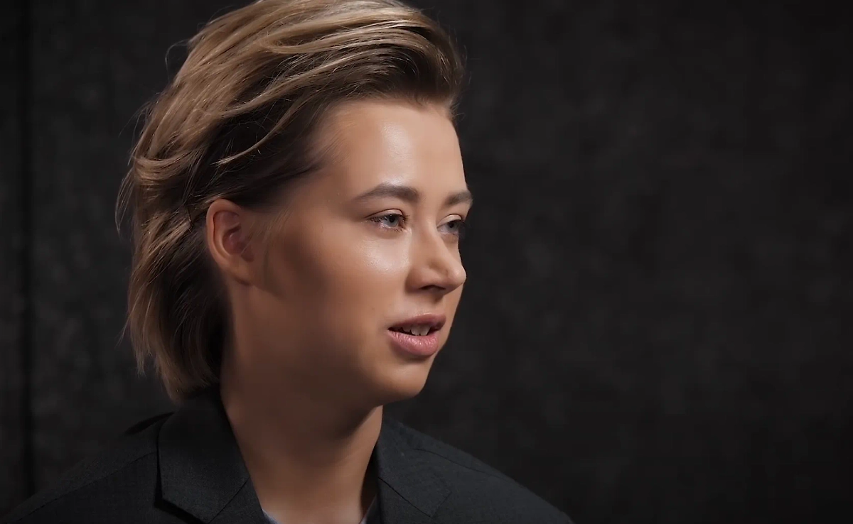 Александра Митрошина. Обложка © Youtube / Надежда Стрелец