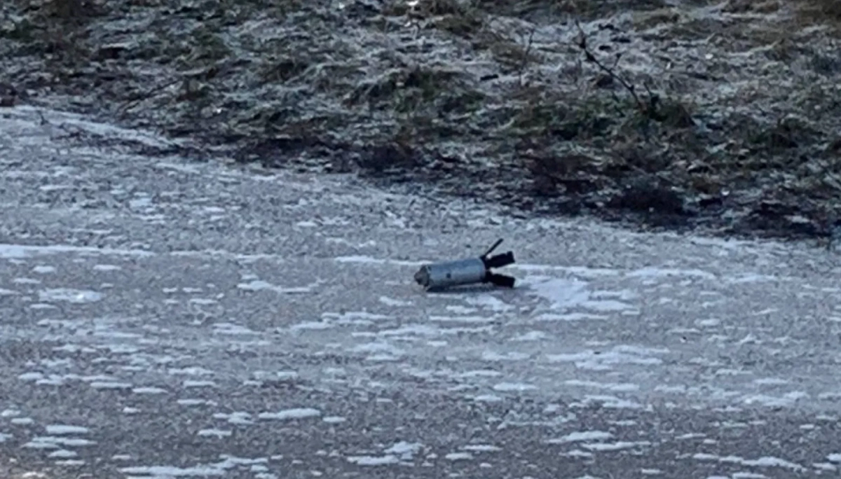 Один из неразорвавшихся в Белгороде снарядов. Фото © Telegram / ДЕМИДОВ
