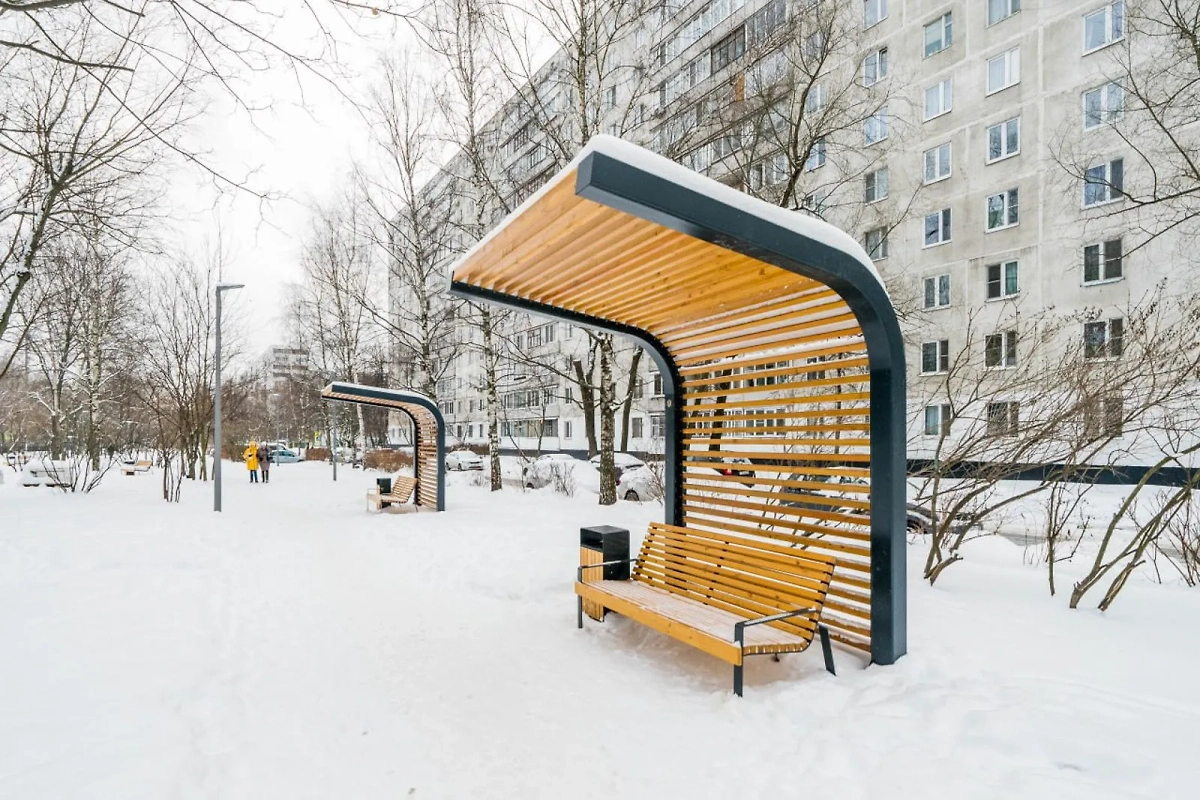 В Москве благоустроили территорию возле городского вокзала Лианозово. Обложка © Пресс-служба Комплекса городского хозяйства города Москвы
