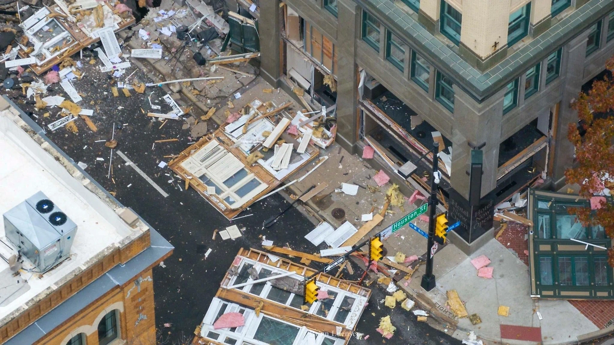 Взрыв газа разрушил отель в Техасе. Обложка © X / nik t. hatziefstathiou