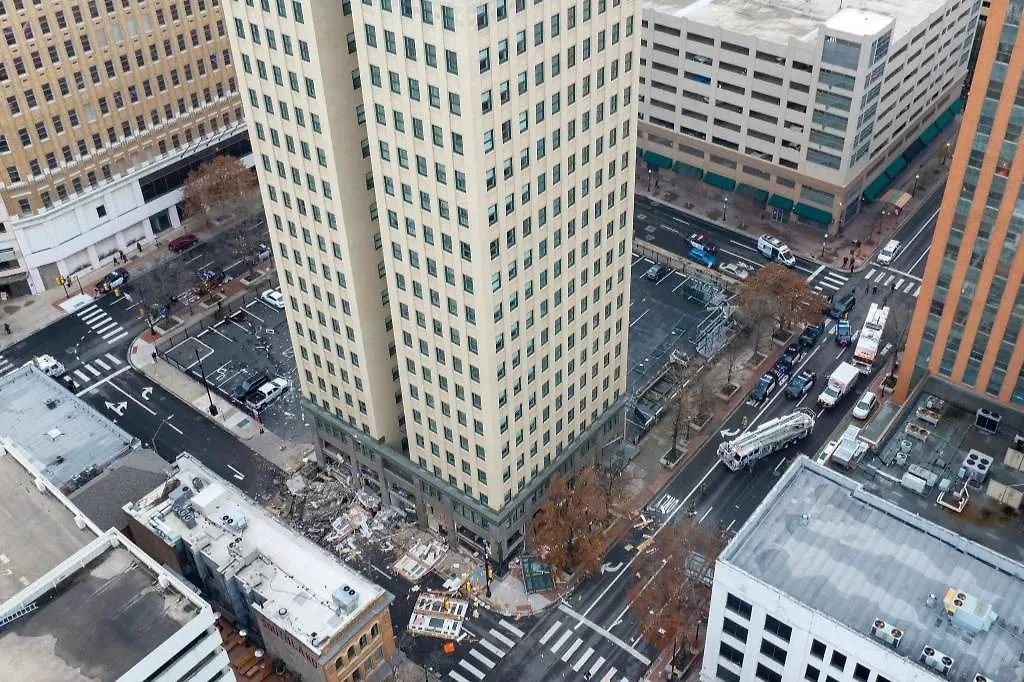 Последствия взрыва газа в отеле Sandman. Обложка © X / nik t. hatziefstathiou