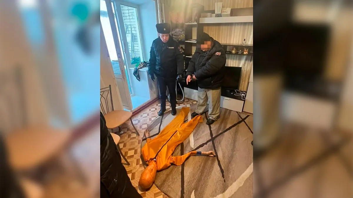 Подозреваемый в убийстве женщины в Вязьме во время следственного эксперимента. Фото © Пресс-служба СУ СКР по Смоленской области