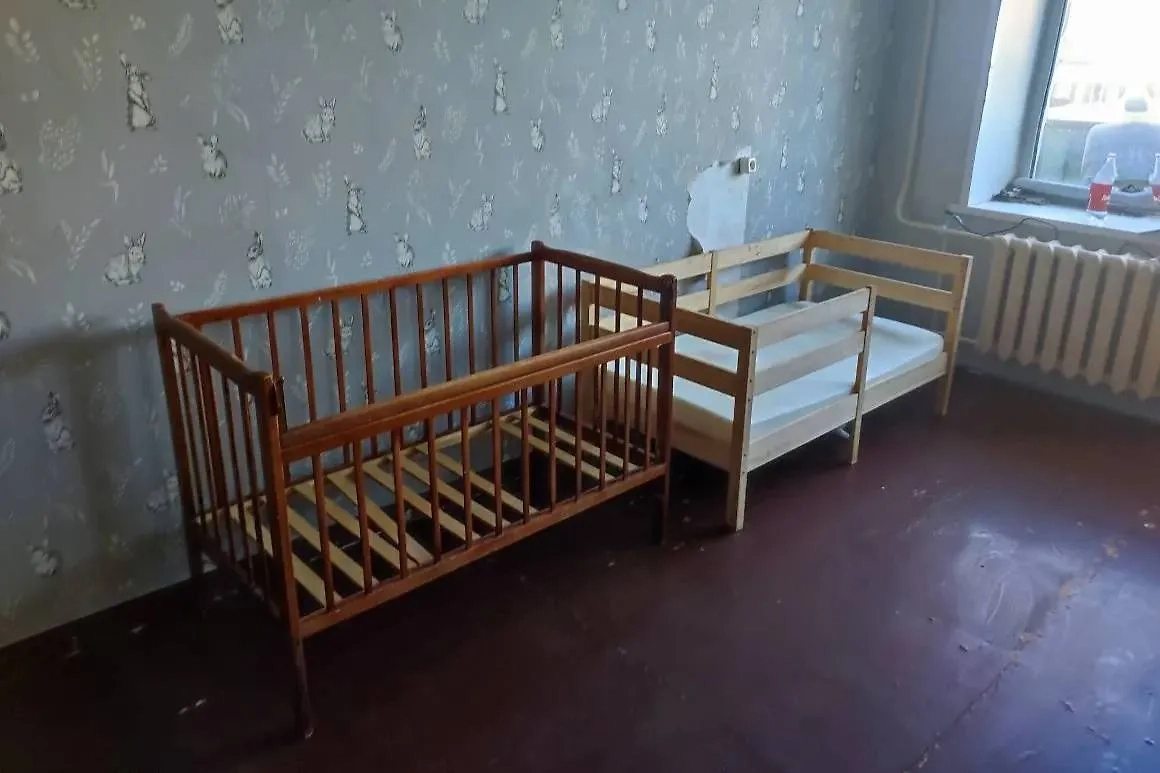 Младенец упал в рейки между кроваткой и умер. Фото © Telegram / ГСУ СК России по Красноярскому краю и Республике Хакасия