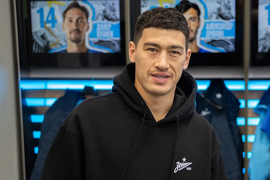 Дмитрий Бивол. Обложка © ТАСС / Вячеслав Евдокимов / ФК "Зенит"