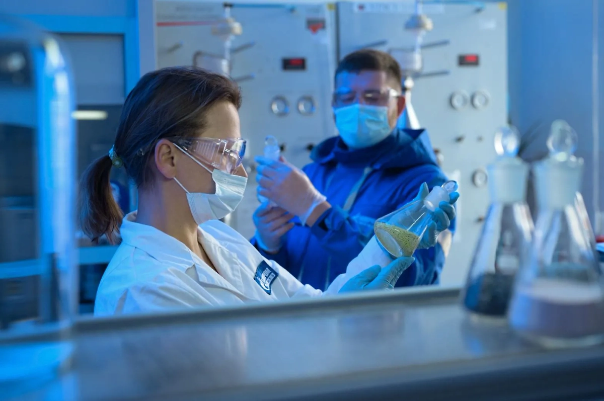 Созданы новые химические молекулы для увеличения добычи углеводородов. Обложка © Пресс-служба "Газпром нефти"