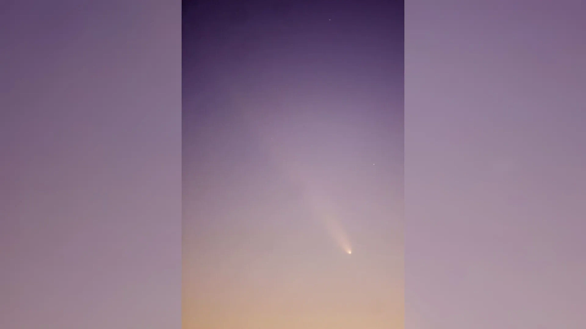 Сделанный в Омске снимок кометы Цзыцзиньшань. Фото © VK / Владимир Крупко