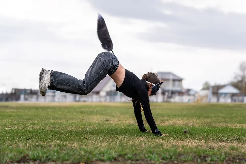 Ребёнок резвится в костюме животного. Фото © Shuttersotck / FOTODOM / Melnikov Dmitriy