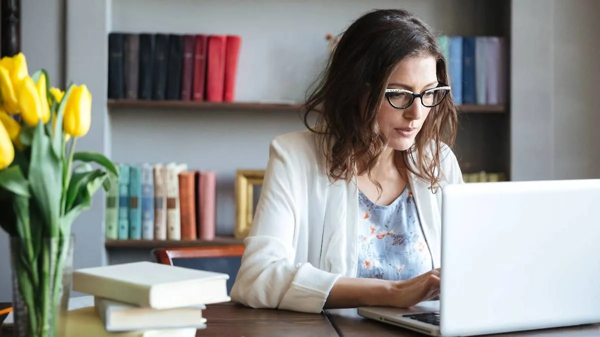 Процессор AMD Ryzen 7 и 32 ГБ оперативной памяти гарантируют комфортную работу в любых офисных приложениях. © Shutterstock / FOTODOM / Dean Drobot