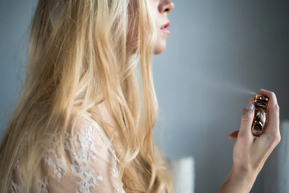 По данным исследования, женщины используют семь литров духов за жизнь. Обложка © Shutterstock / FOTODOM / Yana Vydrenkova