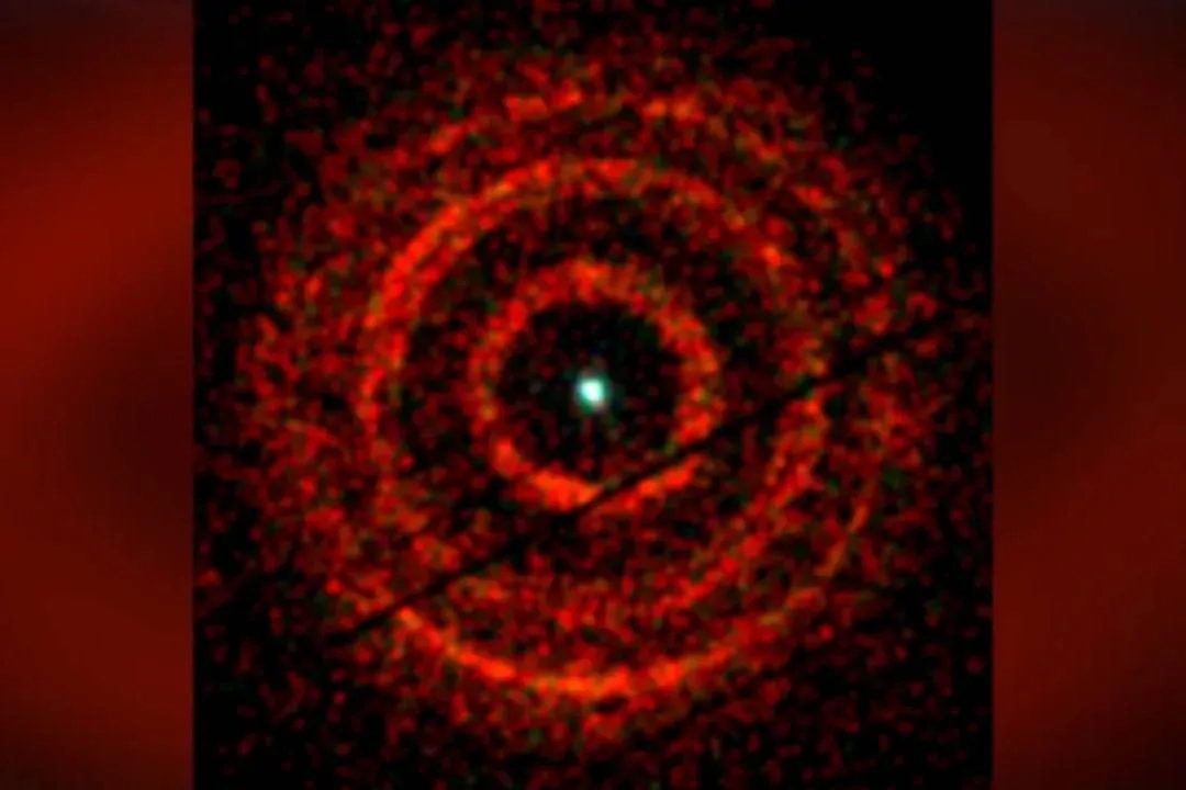 Астрономы обнаружили третий объект в системе V404 Лебедя с чёрной дырой. Обложка © Nasa/Swift / Andrew Beardmore