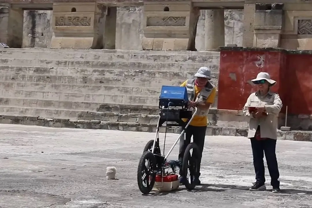 Учёные Project Lyobaa за работой. Фото © YouTube / The ARX Project