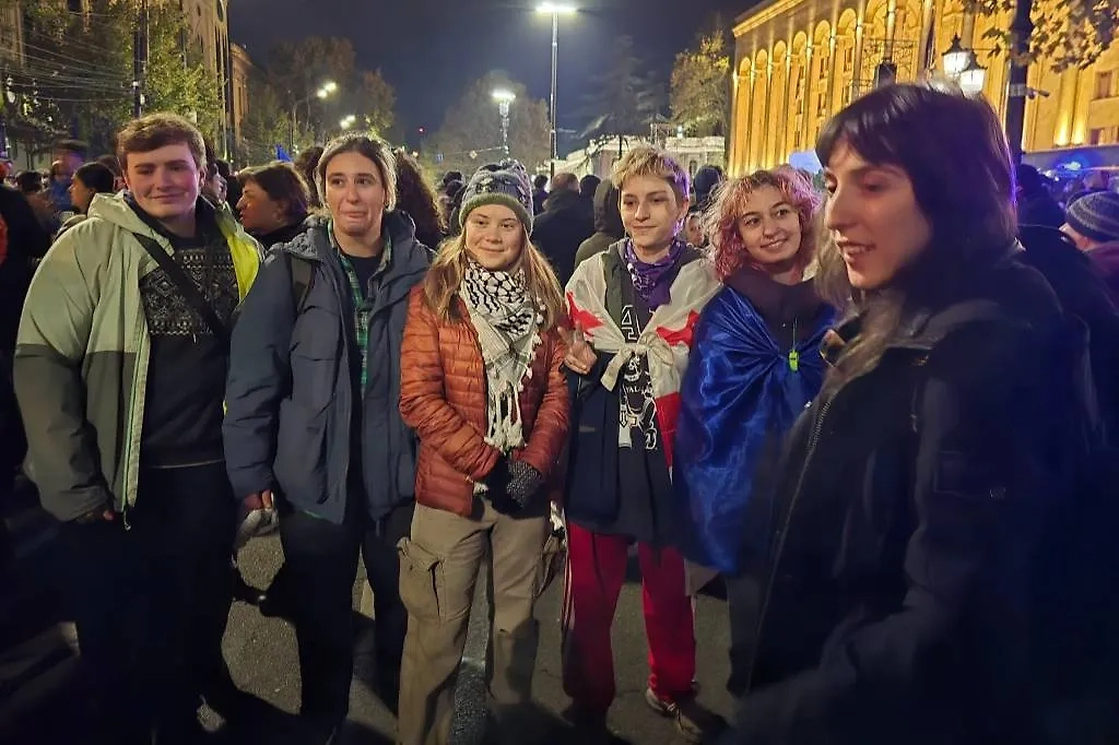 Тунберг на митинге оппозиции в Тбилиси. Обложка © X / MykhailoRohoza