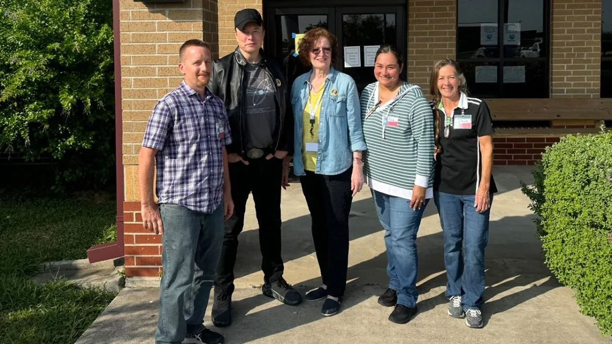 Американский предприниматель Илон Маск проголосовал на всеобщих выборах в США в штате Техас. Обложка © X / elonmusk