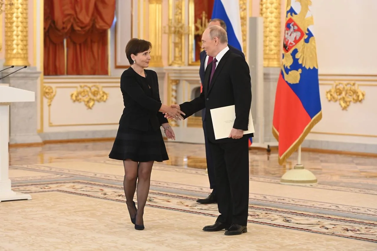 Владимир Путин и посол Италии Чечилия Пиччони. Фото © Life.ru/ Павел Баранов