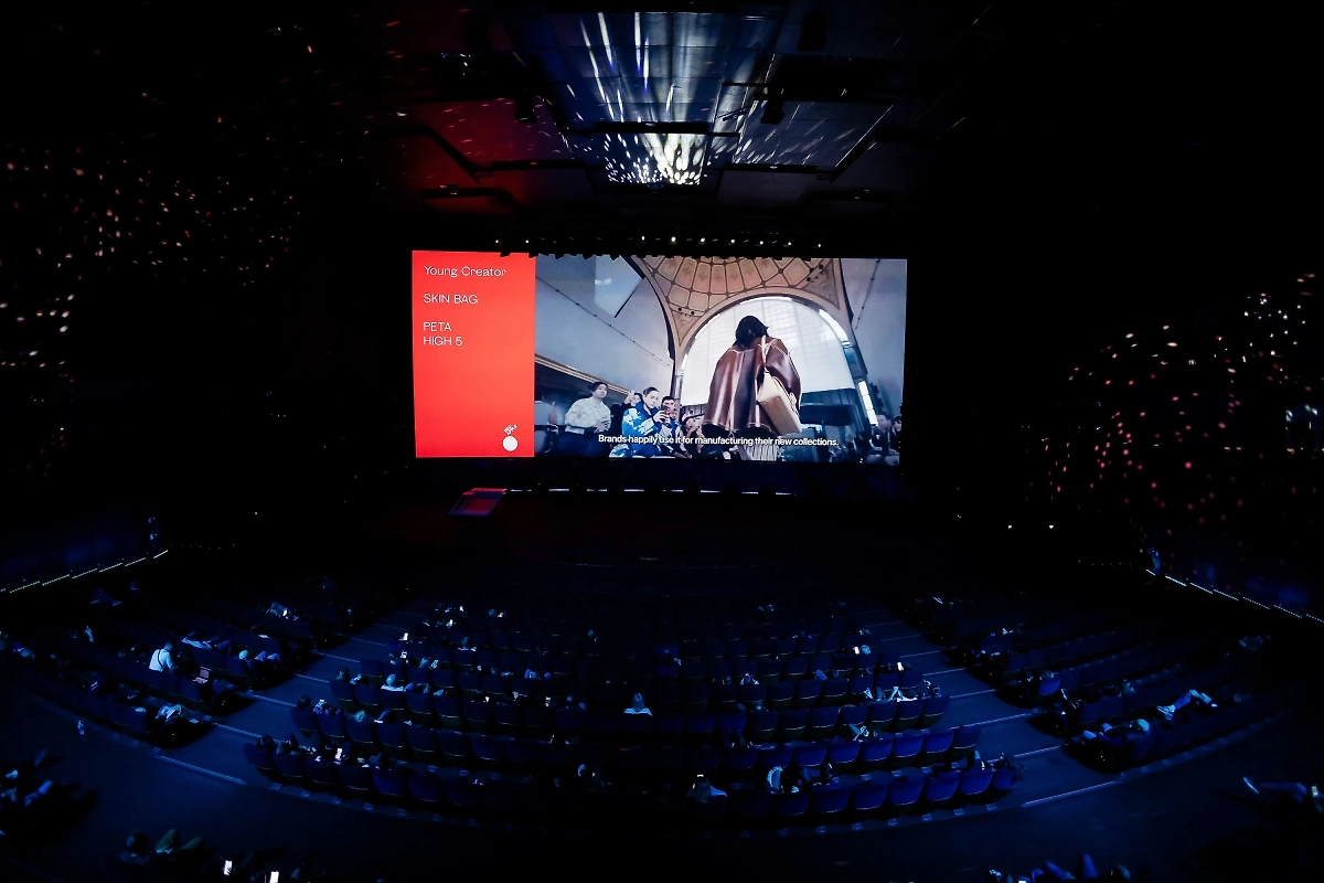 «Ночь пожирателей рекламы». Обложка © Предоставлено Life.ru