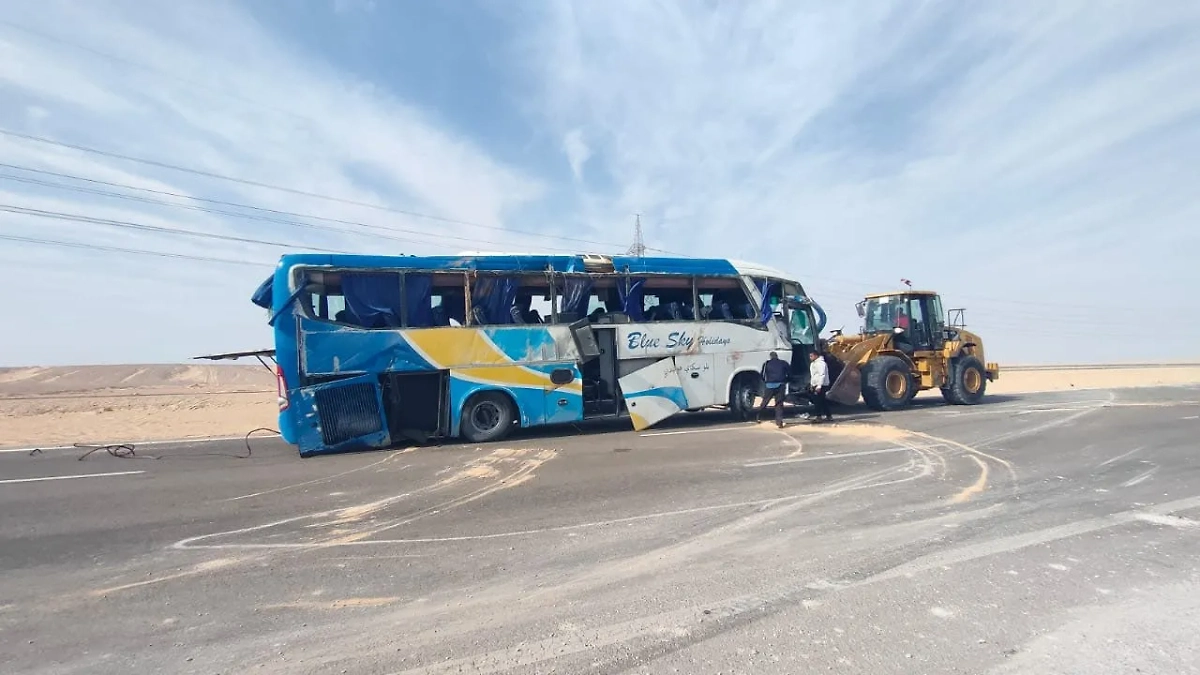 Автобус с туристами из России перевернулся в Египте, есть пострадавшие. Обложка © cairo24