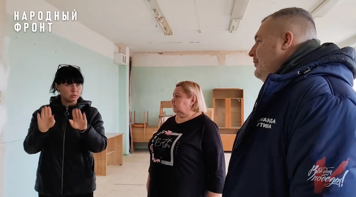 Волонтёры Народного фронта в школе села Белгаза под Саратовом. Обложка © Предоставлена Life.ru