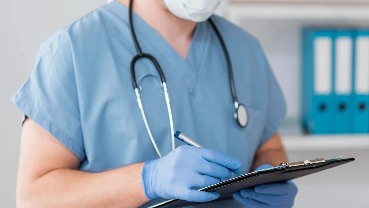 Уролог выделил пять симптомов мочеполовых заболеваний у мужчин. Обложка © freepik.com / freepik