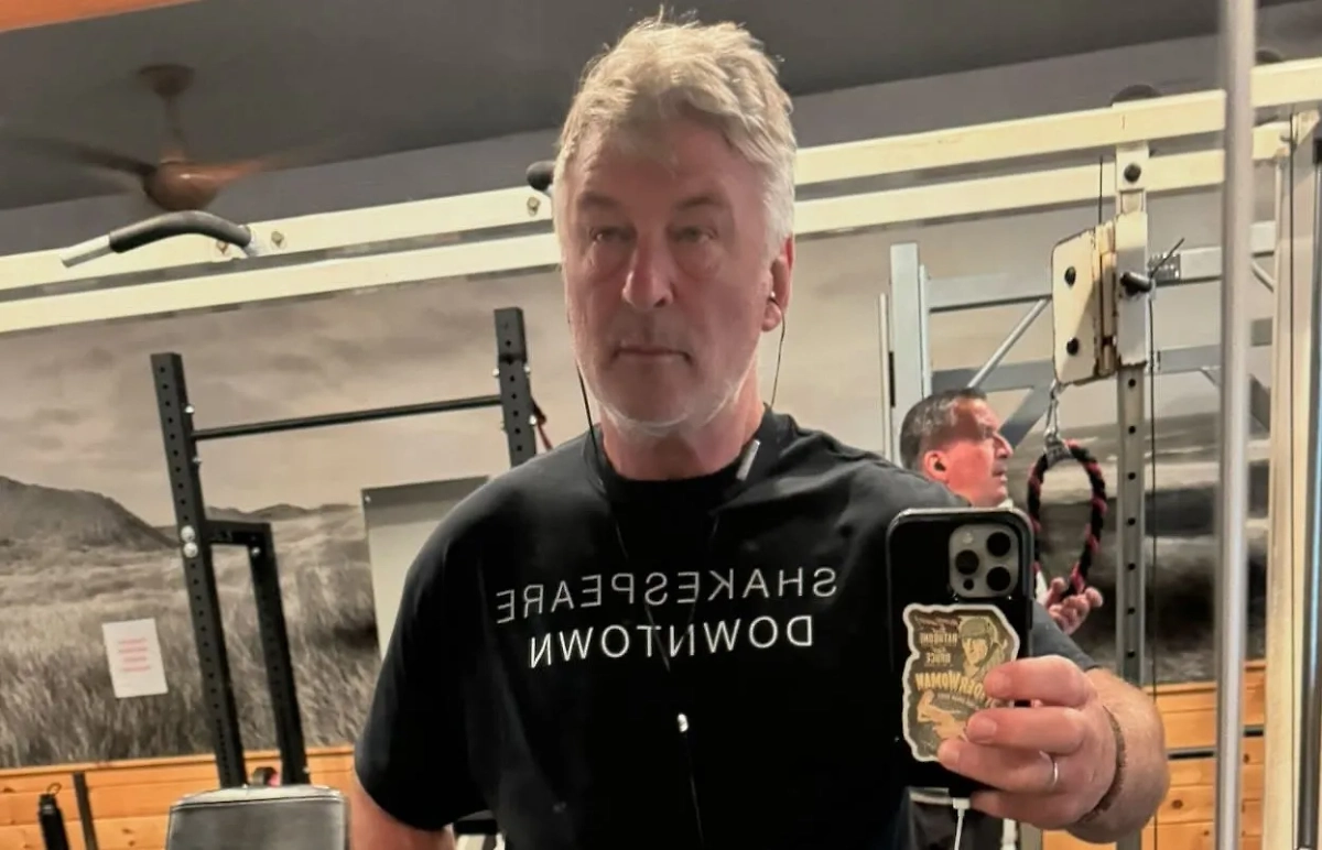 Алек Болдуин. Обложка © Instagram (признан экстремистской организацией и запрещён на территории Российской Федерации) / alecbaldwininsta