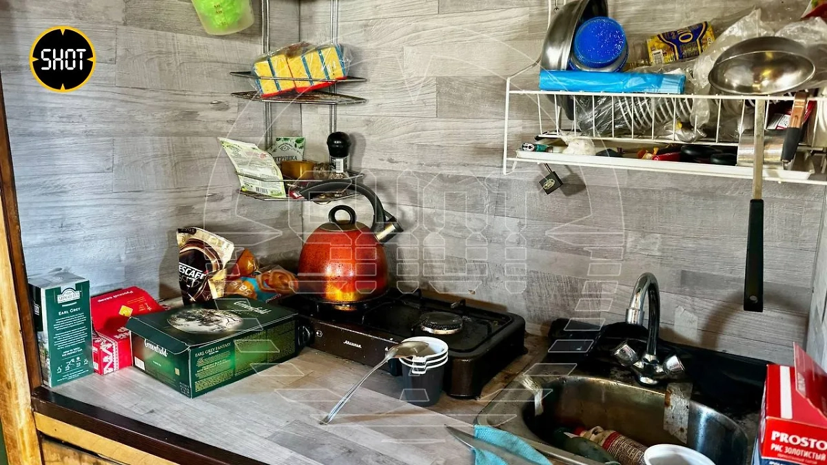 Лодка «Боец», на которой плыли туристы, чуть не утонувшие в Баренцевом море. Фото © SHOT