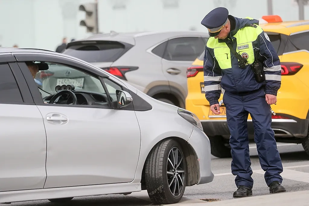 С 1 декабря водителей начнут штрафовать за летнюю резину на 500 рублей. Фото © ТАСС / Алексей Белкин / NEWS.ru