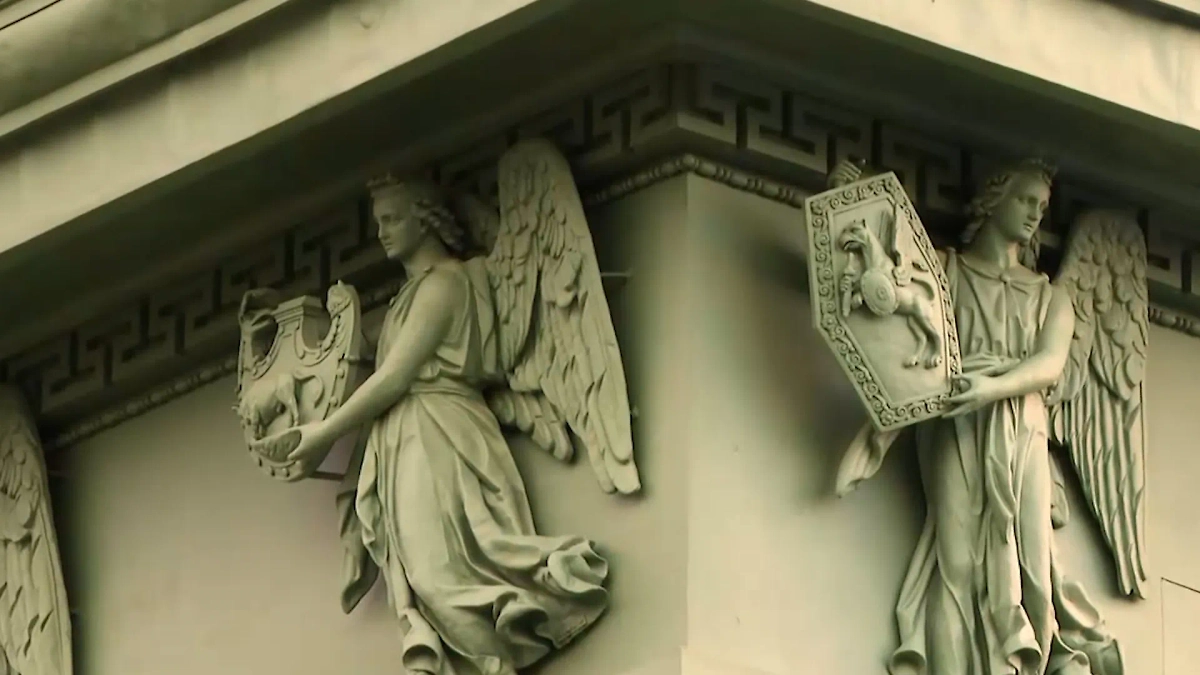 Ангелы на Московских триумфальных воротах Санкт-Петербурга. Обложка © Телеканал «Санкт-Петербург»