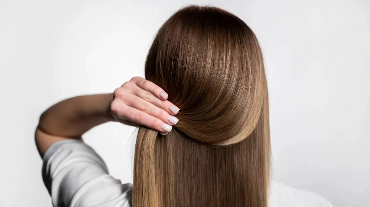 Главные тренды 2025 года: гладкие укладки и ухоженные волосы. Фото © Freepik