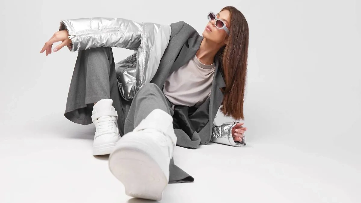 Какие куртки и пуховики будут модными в 2025 году. Фото © Shutterstock / FOTODOM / MaxFrost