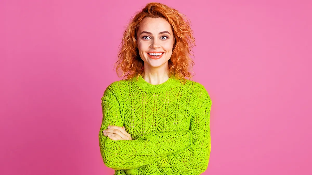 Персиковый нюд на губах и зелёный лайм в одежде, а какие ещё есть тренды 2025 года. Фото © Shutterstock / FOTODOM / Roman Samborskyi