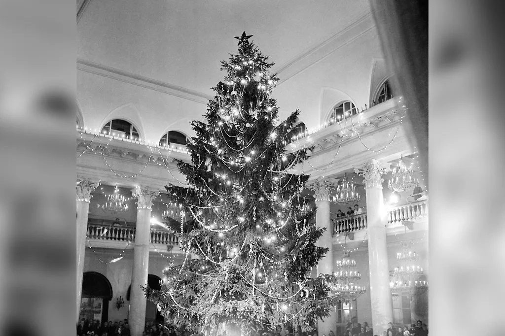 Новогодние ёлки СССР: как проходили праздники в Колонном зале Дома союзов. Фото © ТАСС 