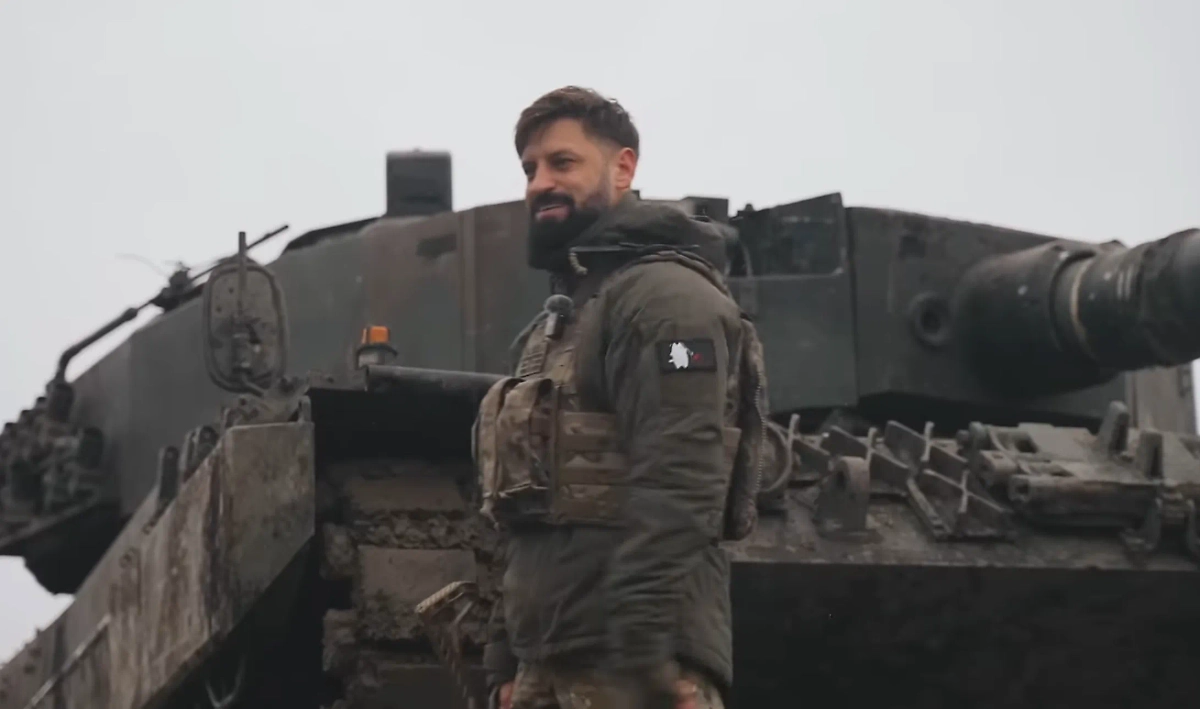 Блогер Алексей Смирнов (Команданте) устроил тест-драйв на трофейном Leopard 2А4. YouTube / Крупнокалиберный переполох