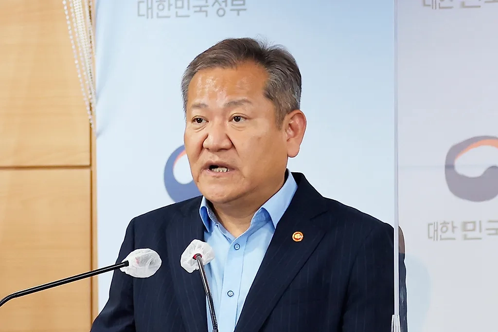 Глава МВД Южной Кореи Ли Сан Мин. Обложка © ТАСС / AP 