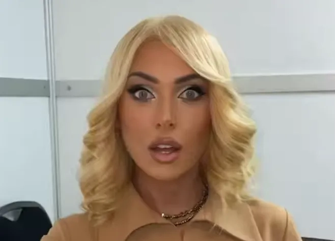 Певица Алсу в образе Нади из «Иронии судьбы». Обложка © Instagram (признан экстремистской организацией и запрещён на территории Российской Федерации)/ alsou_a