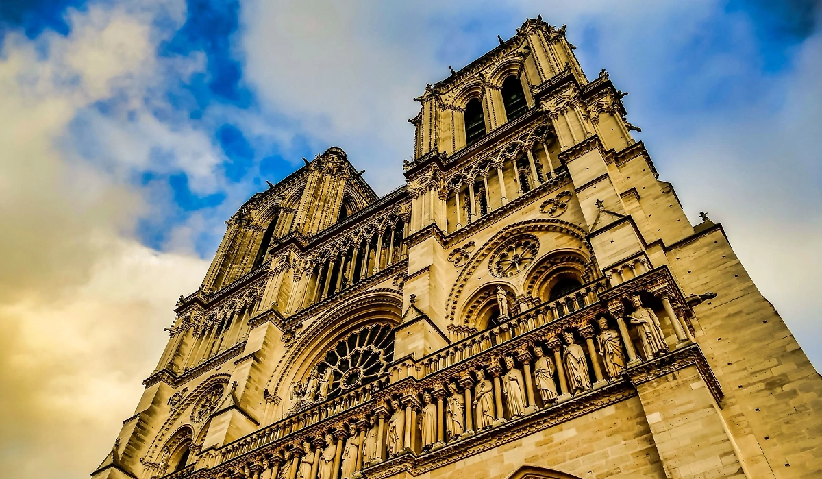 Собор Парижской Богоматери. Обложка © freepik.com / wirestock