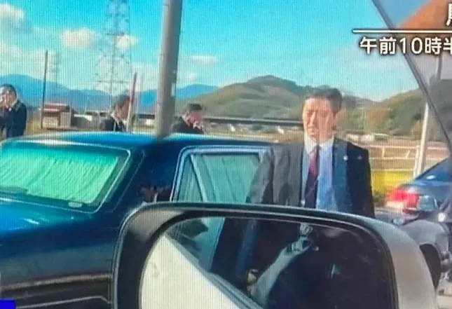 Японский премьер Сигэру Исибу попал в аварию. Обложка © Х / 金髪の言の葉