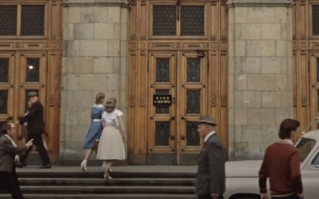 Где жили персонажи советских новогодних комедий. Кадр из фильма «Москва слезам не верит», режиссёр Владимир Меньшов, сценарист Валентин Черных / Kinopoisk