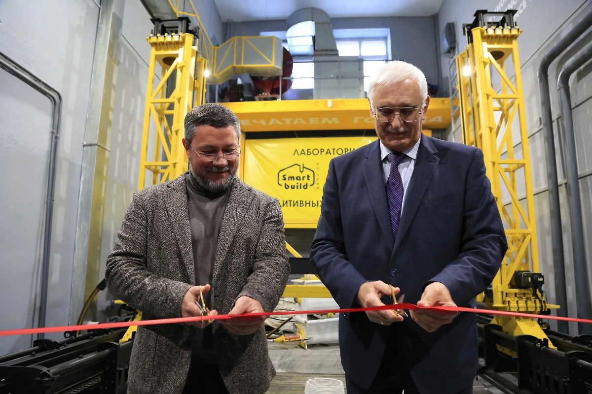 В ТГАСУ открылась лаборатория НОЦ «Аддитивное строительство Сибири». Обложка © Telegram / ТГАСУ
